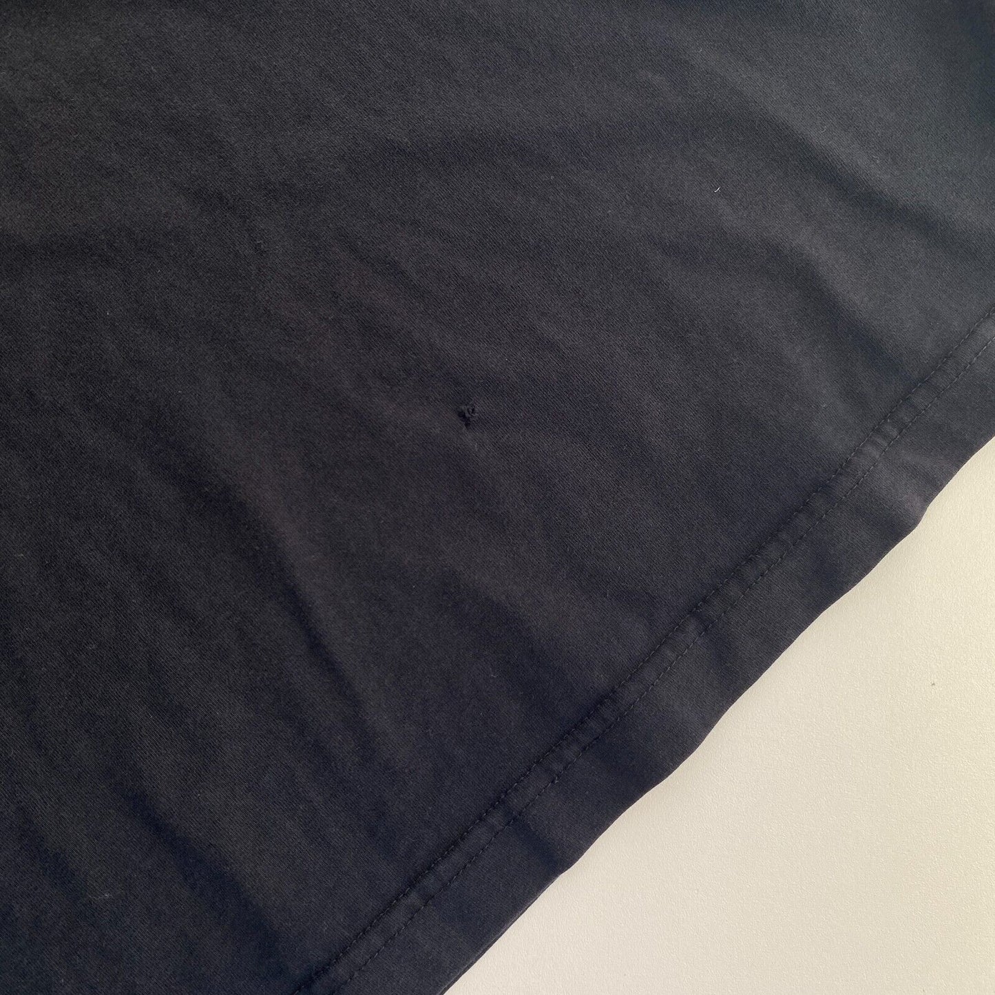 GANT T-Shirt mit V-Ausschnitt und schmaler Passform, Schwarz, Original, Größe M