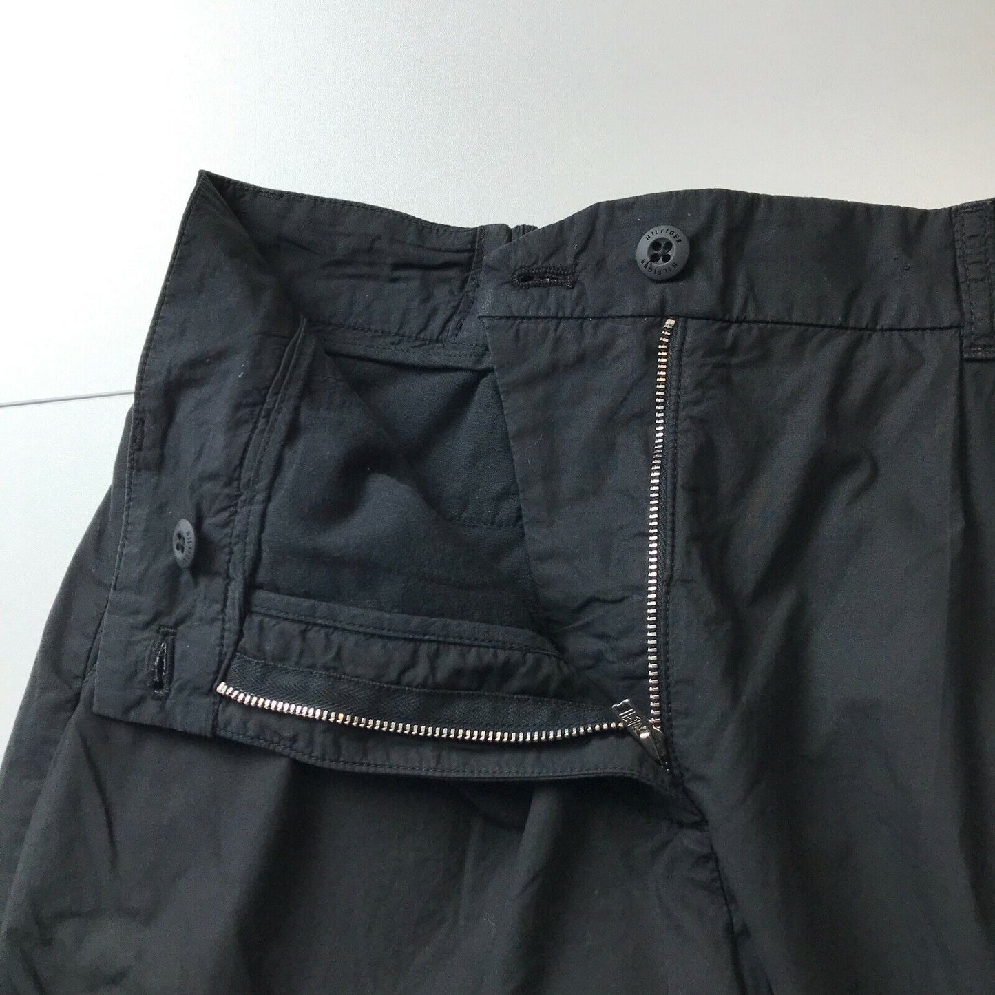 Tommy Hilfiger Pantalon cargo noir coupe décontractée pour femme Taille W28