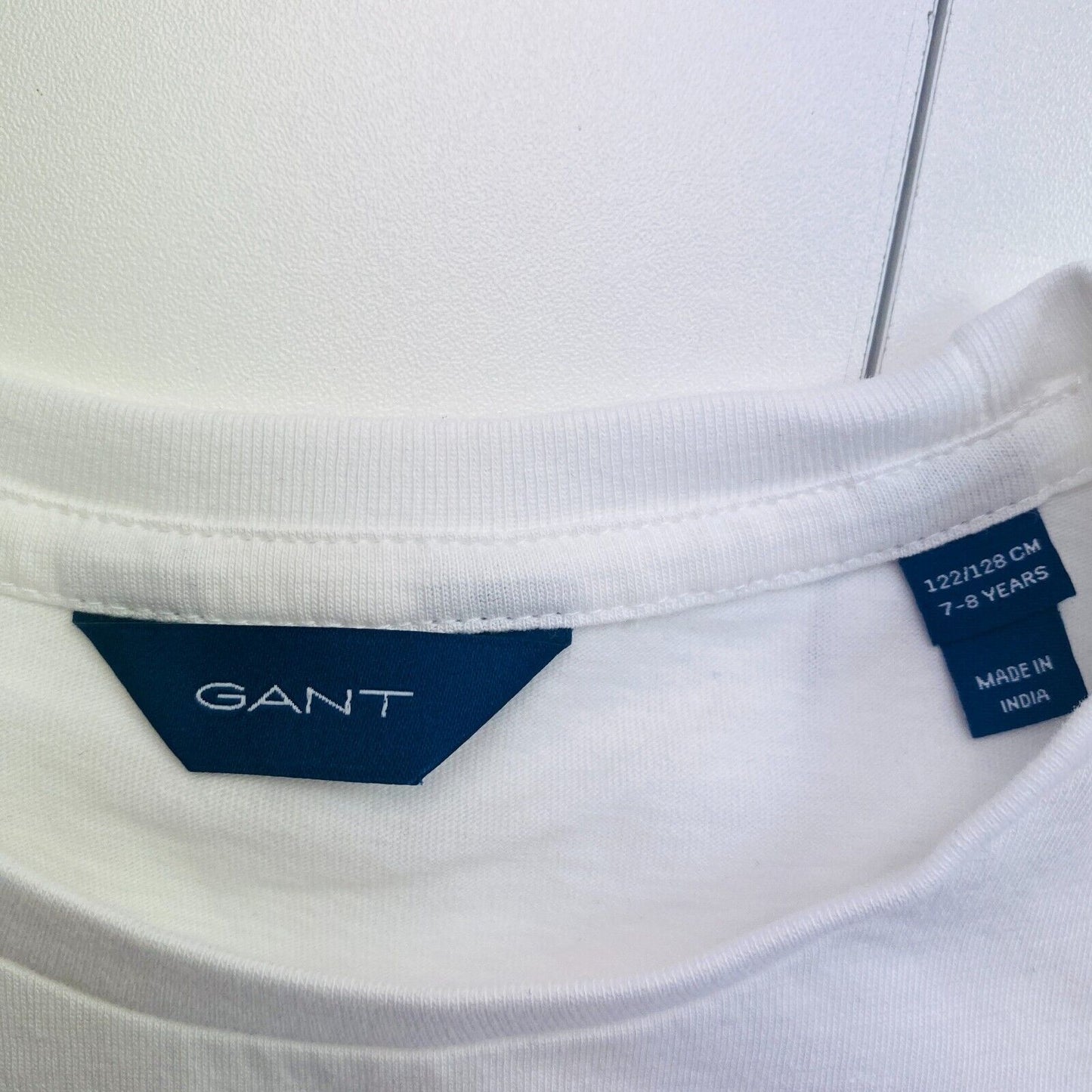 GANT Boys White Retro Shield Crew Neck T-Shirt Size 7-8 Years 122/128 cm