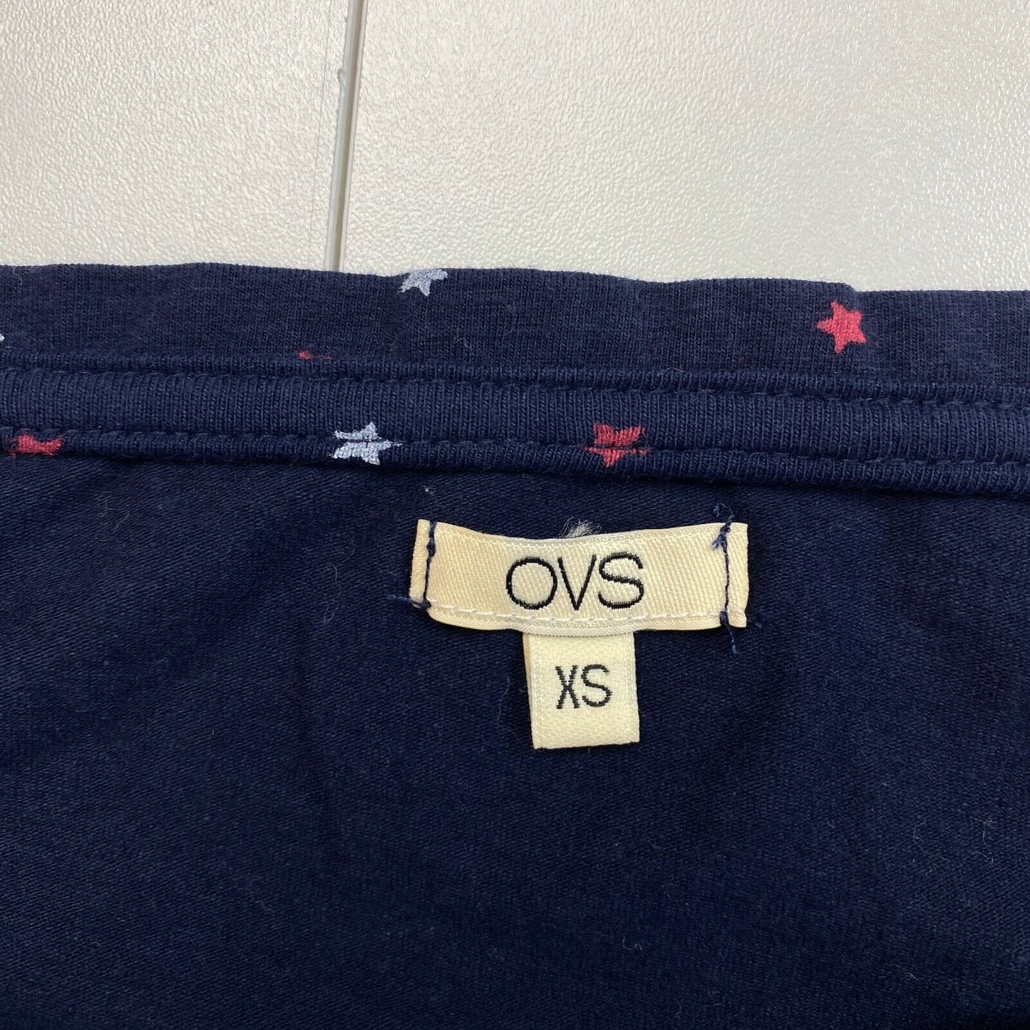 OVS Marineblaues T-Shirt mit Rundhalsausschnitt und Mini-Sternen-Aufdruck, langärmlig, Größe XS