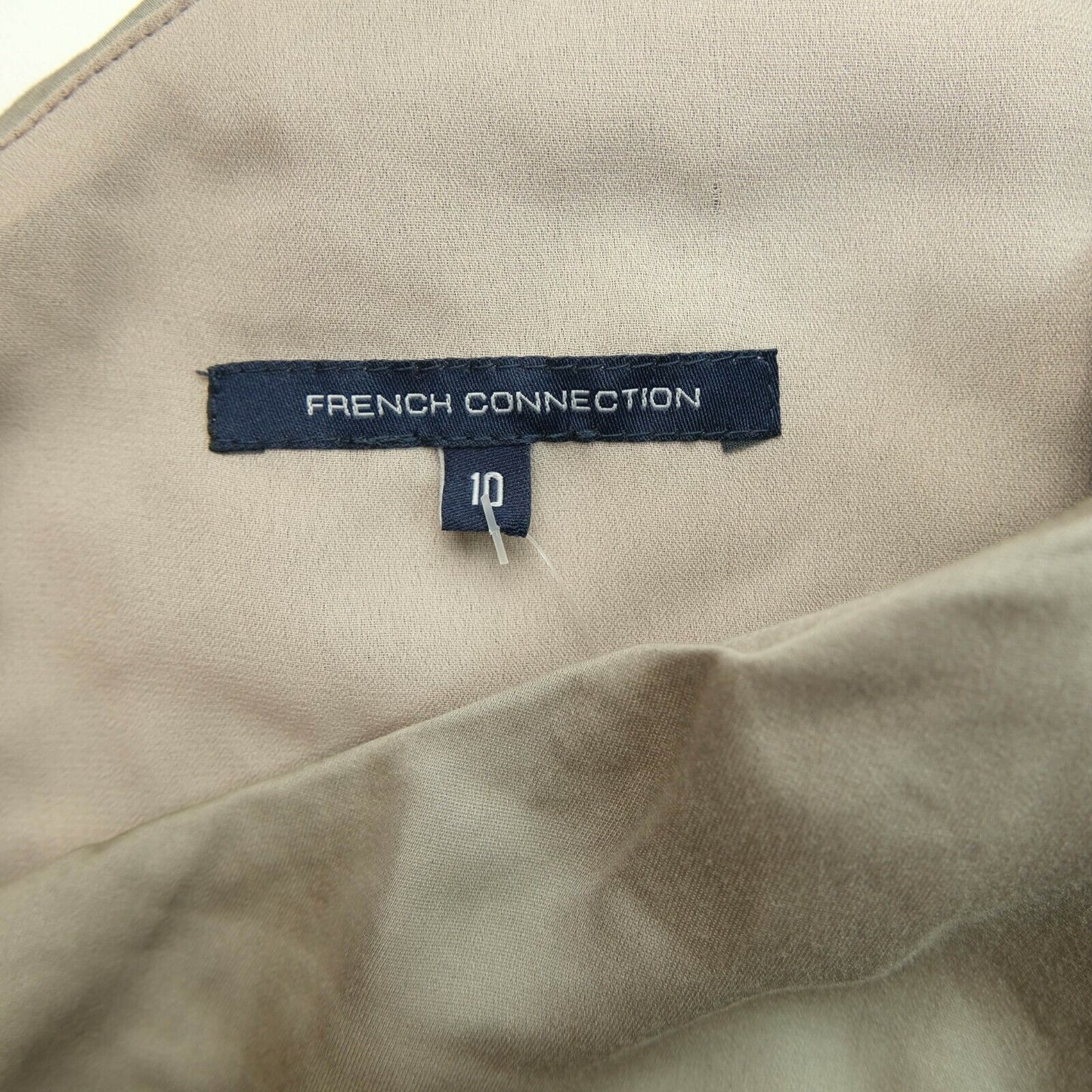 Prix ​​conseillé 105 € FRENCH CONNECTION Robe gris clair à une épaule Taille 10 - S