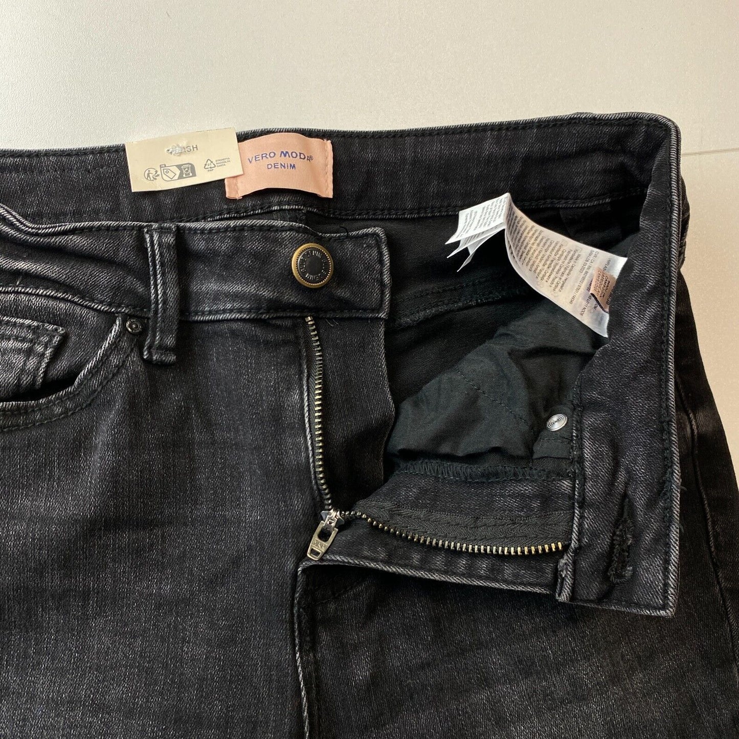 VERO MODA FLASH Damen Jeans mit mittelhohem Bund und Skinny-Fit, Dunkelgrau, Größe M, W28, L30