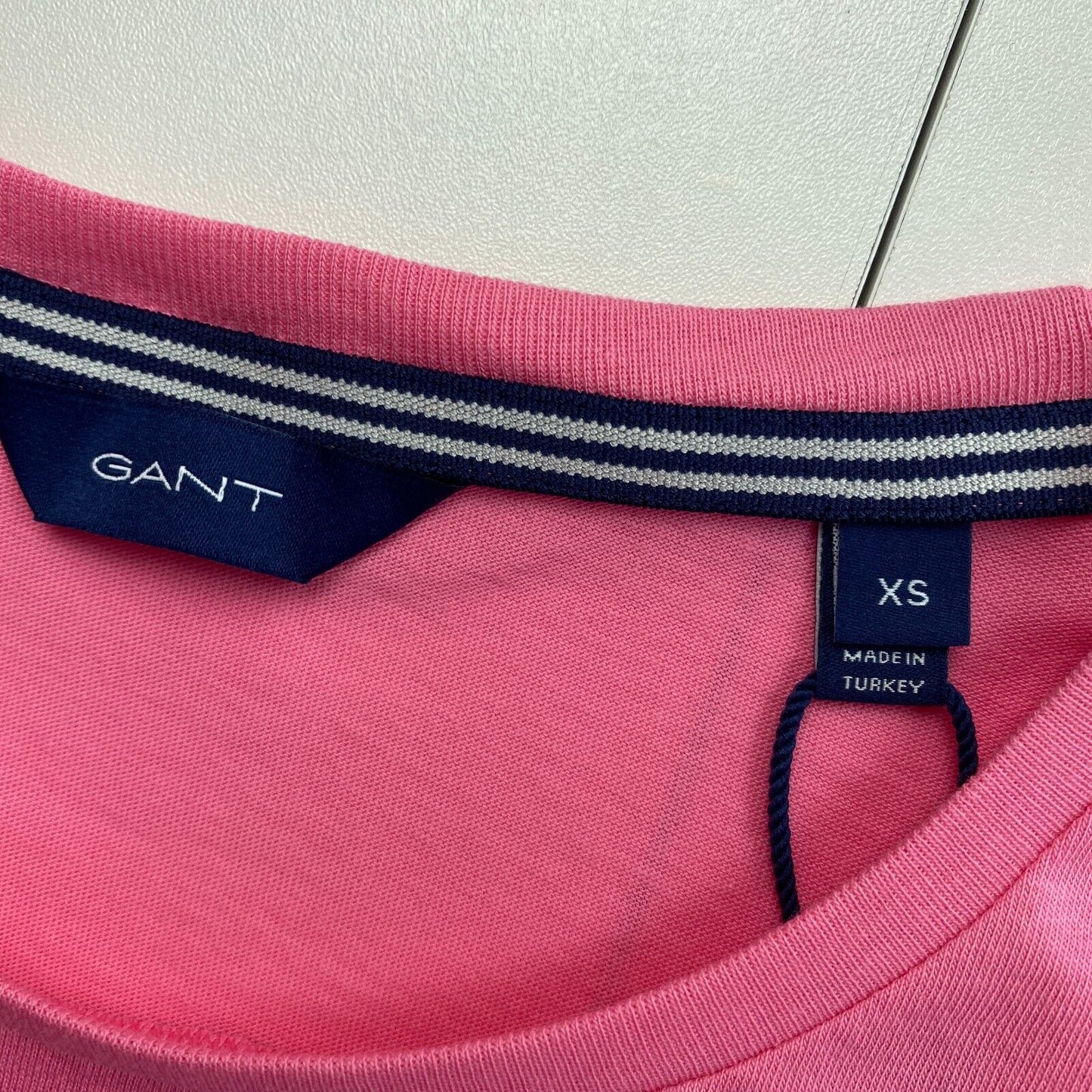 GANT T-shirt à col rond avec logo rose taille XS