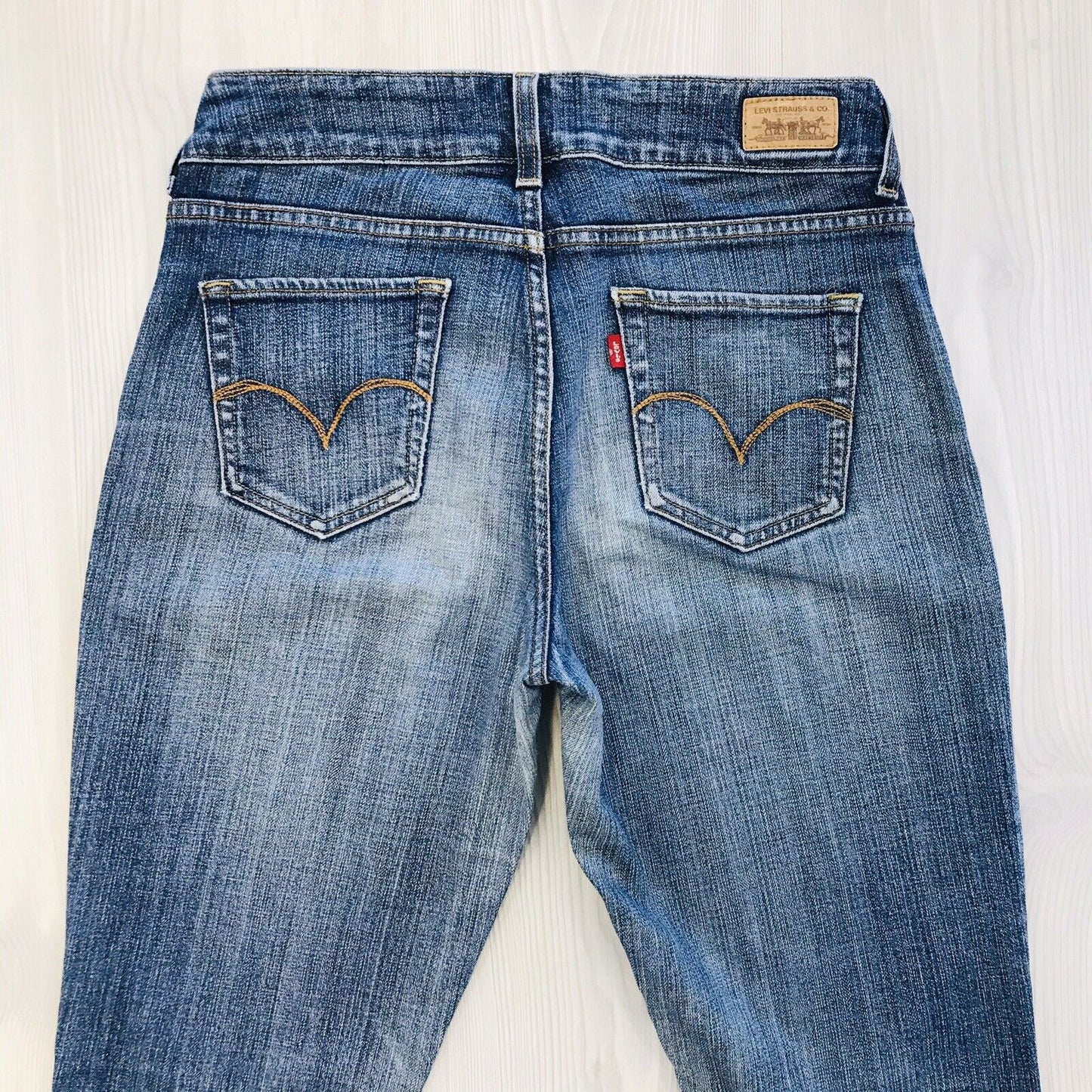 Levi's Women's 526 Blue Regular Slender Straight Fit Jeans Size W27 L34