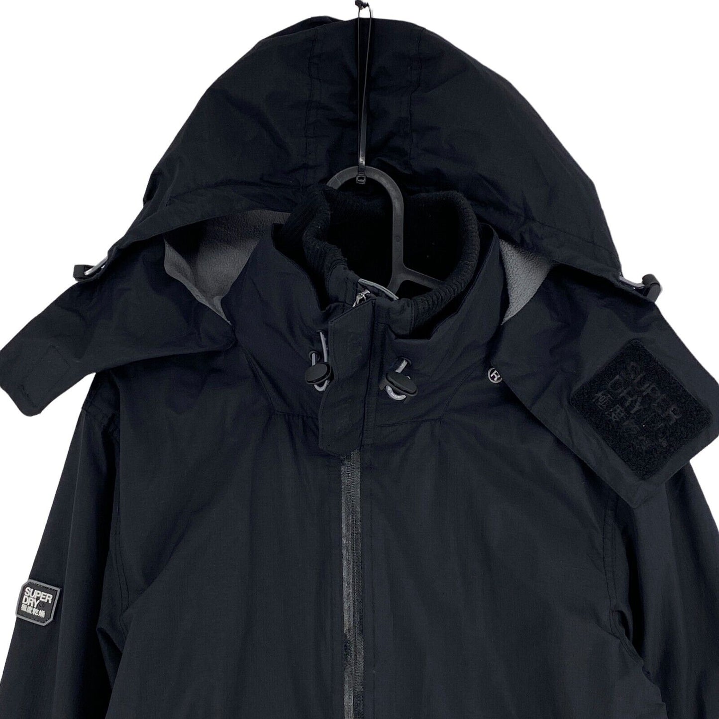 SUPERDRY TECH CLIFFHIKER INTERNATIONAL Schwarze Kapuzenjacke Größe S