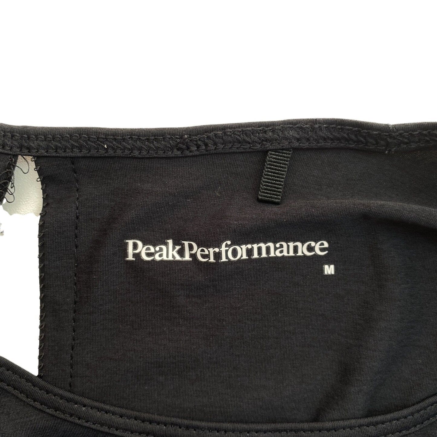 Peak Performance T-Shirt mit Rundhalsausschnitt und offenem Rücken, Größe M, Schwarz